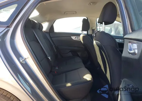 2024 Kia Forte Lxs z USA, uszkodzony, nr VIN 3KPF24AD8RE764034